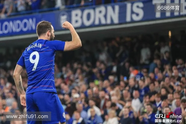 懂球妹采访：她是切尔西球迷，最喜欢阿扎尔和坎特